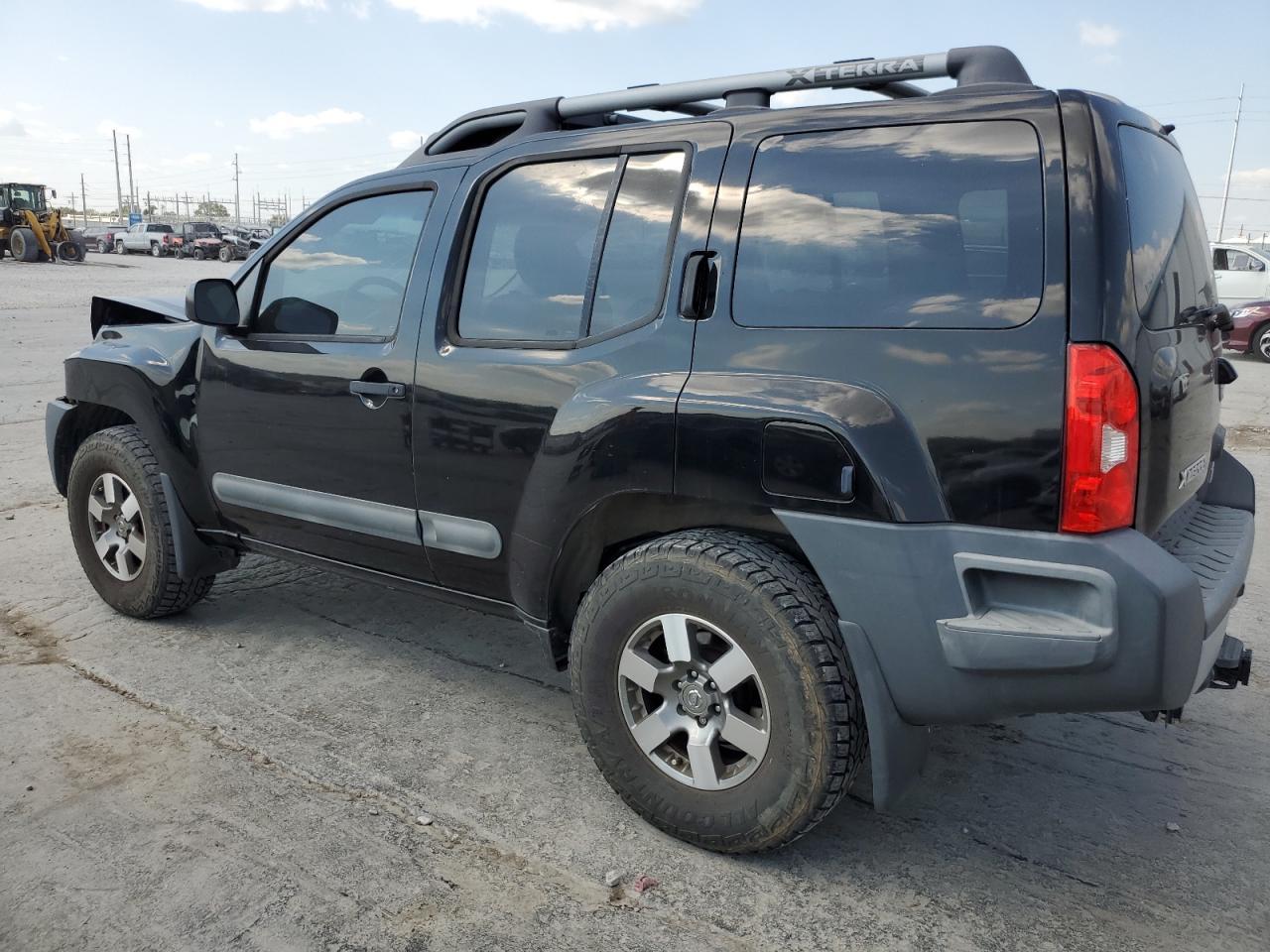 2013 NISSAN XTERRA X - Image 2