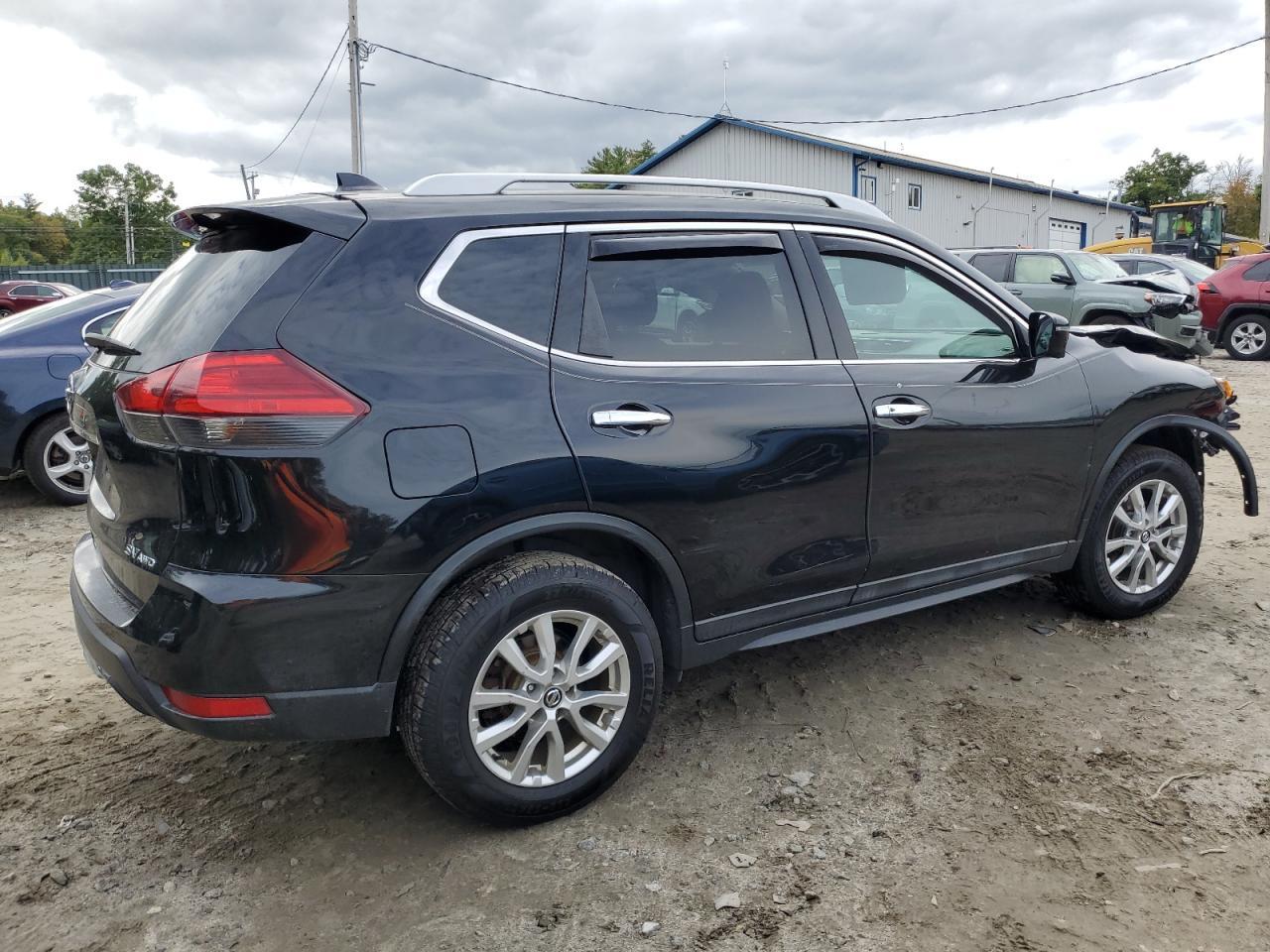 2017 NISSAN ROGUE SV - Фото 3