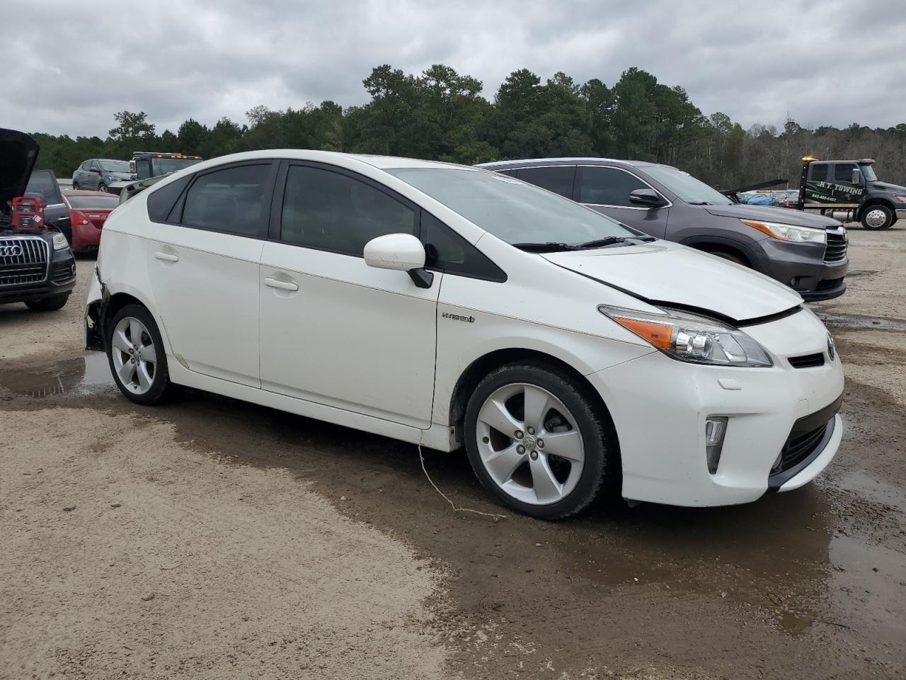 2015 TOYOTA PRIUS - Image 4