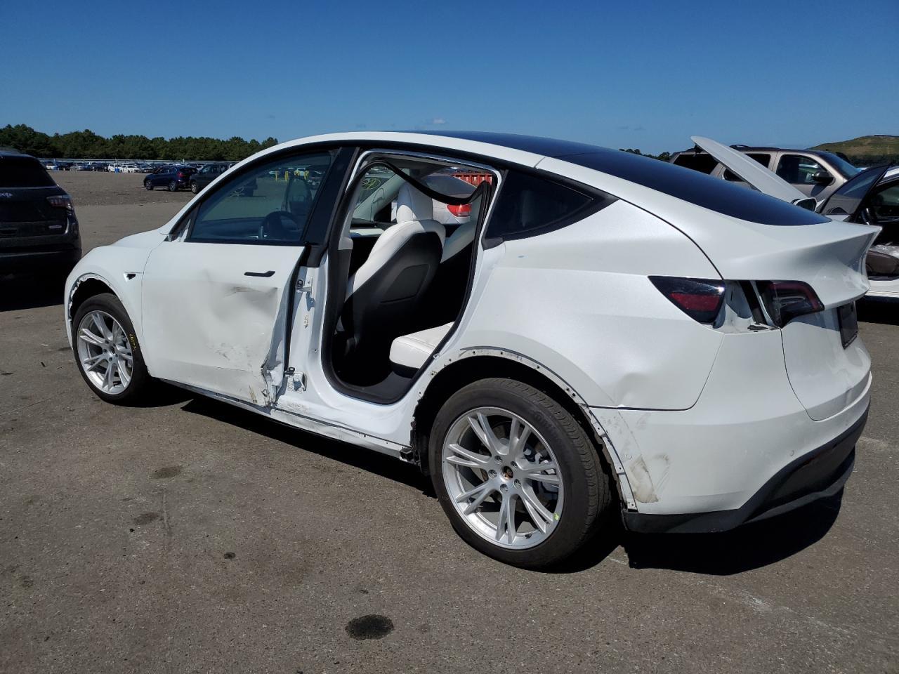 2022 TESLA MODEL Y - Image 2