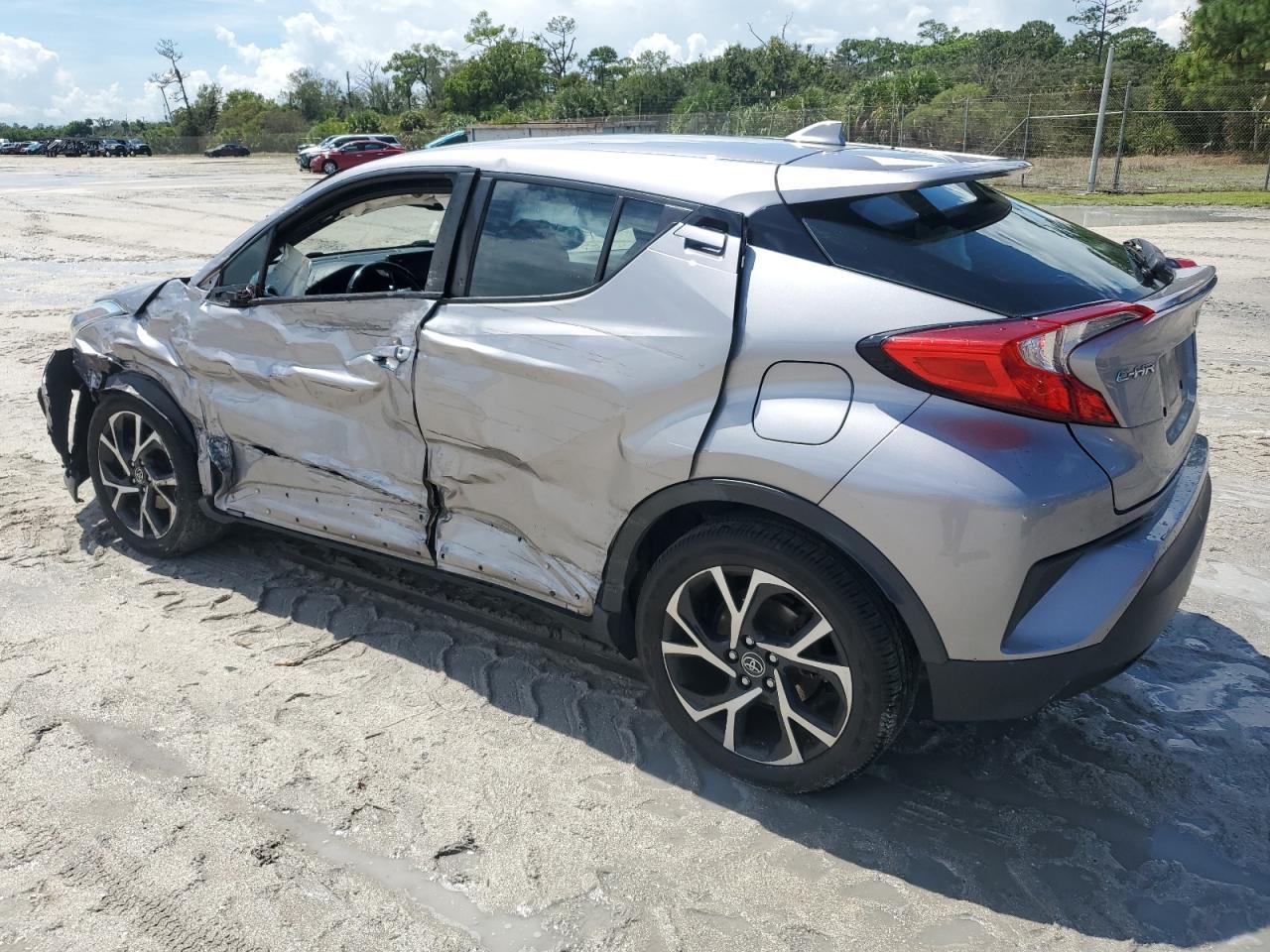 2018 TOYOTA C-HR XLE - Фото 2