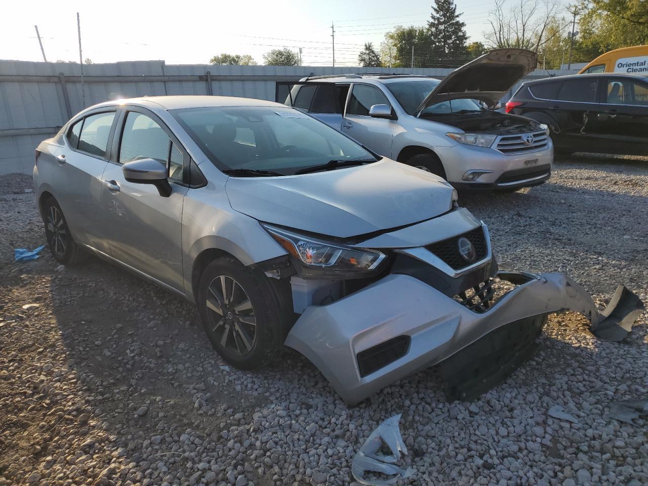 2021 NISSAN VERSA SV - Фото 4