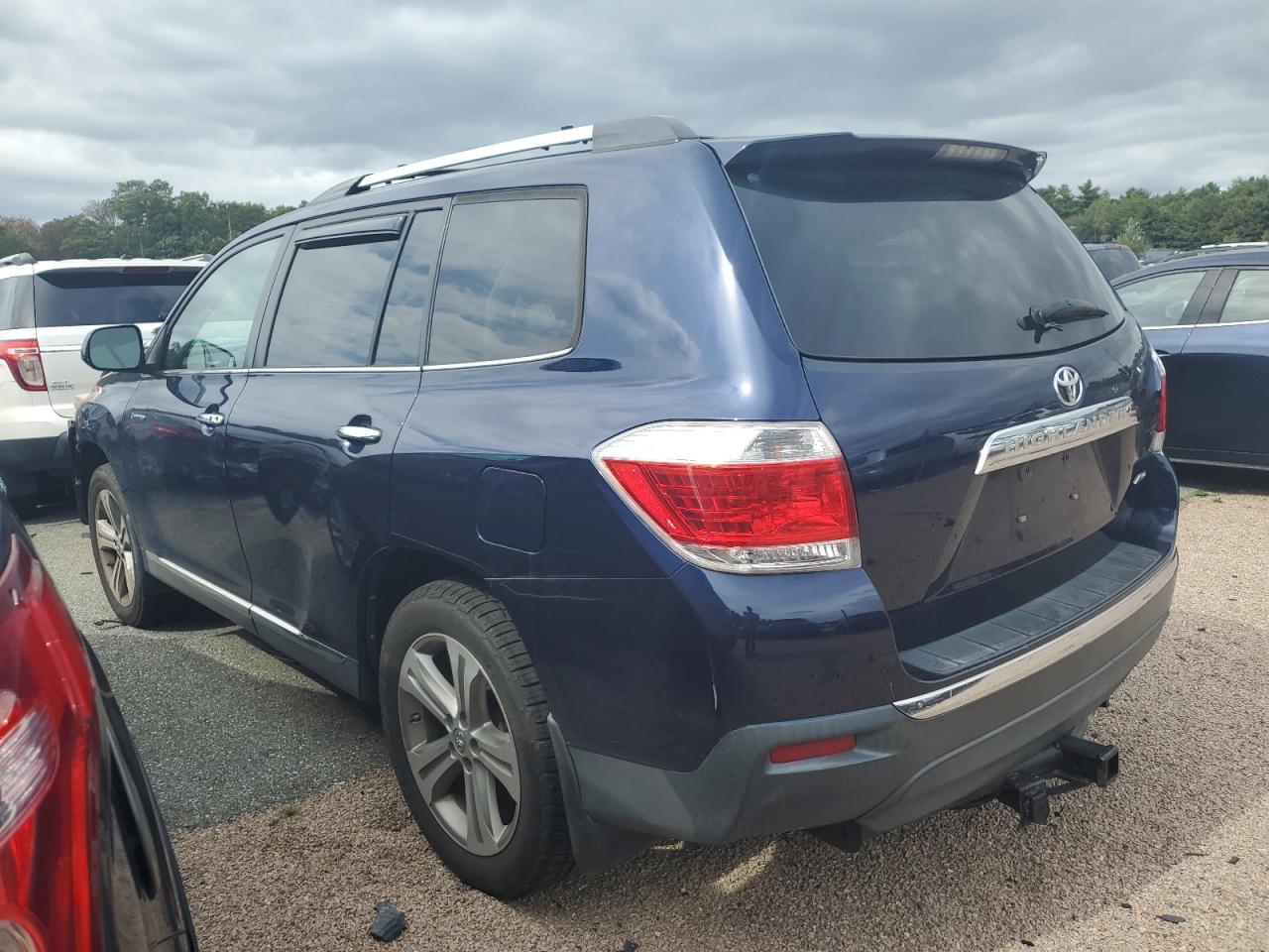 2011 TOYOTA HIGHLANDER - Фото 2