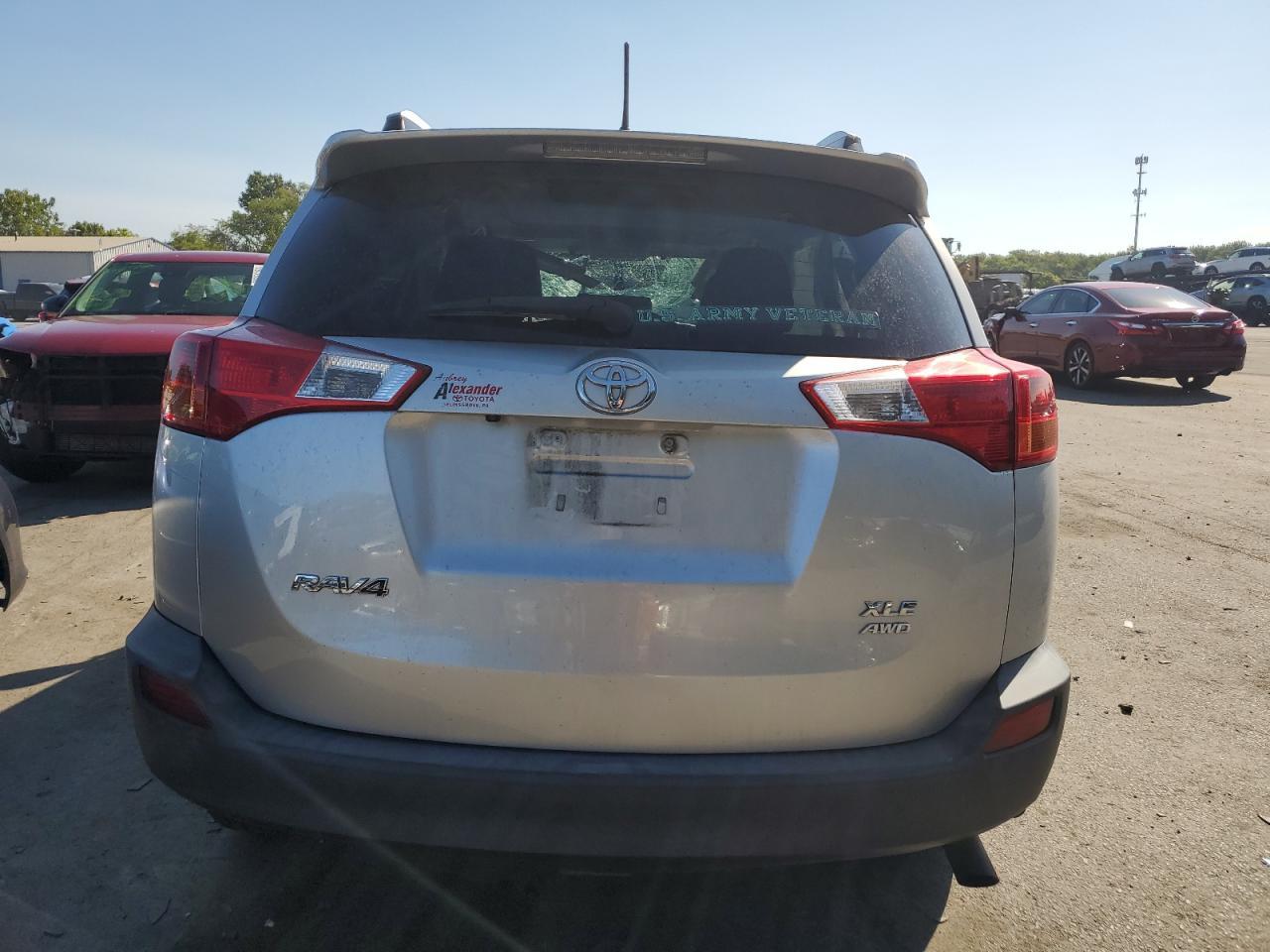 2015 TOYOTA RAV4 XLE - Фото 6