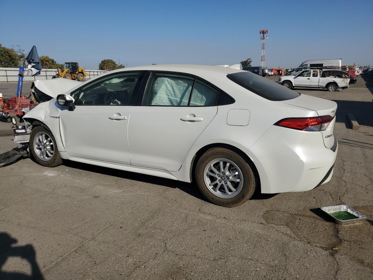 2021 TOYOTA COROLLA LE - Фото 2