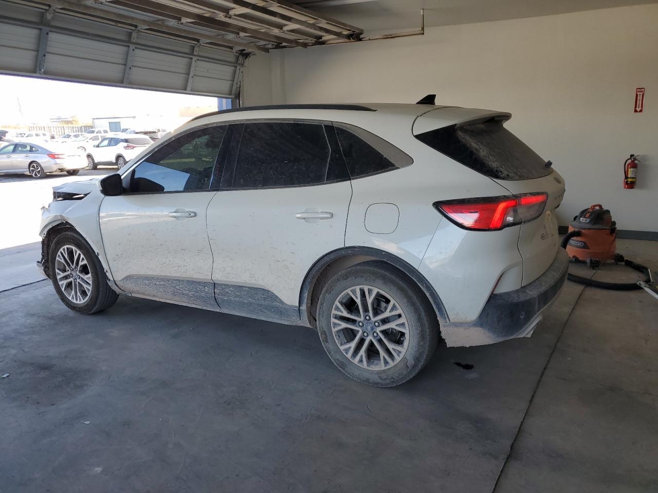 2020 FORD ESCAPE SEL - Фото 2