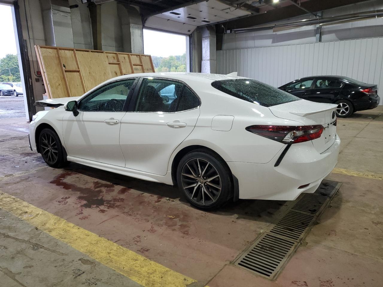 2021 TOYOTA CAMRY SE - Фото 2