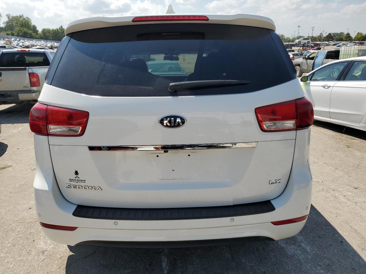 2017 KIA SEDONA LX - Фото 6