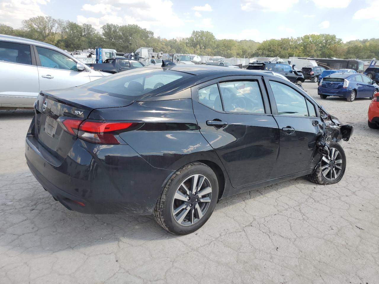 2021 NISSAN VERSA SV - Фото 3