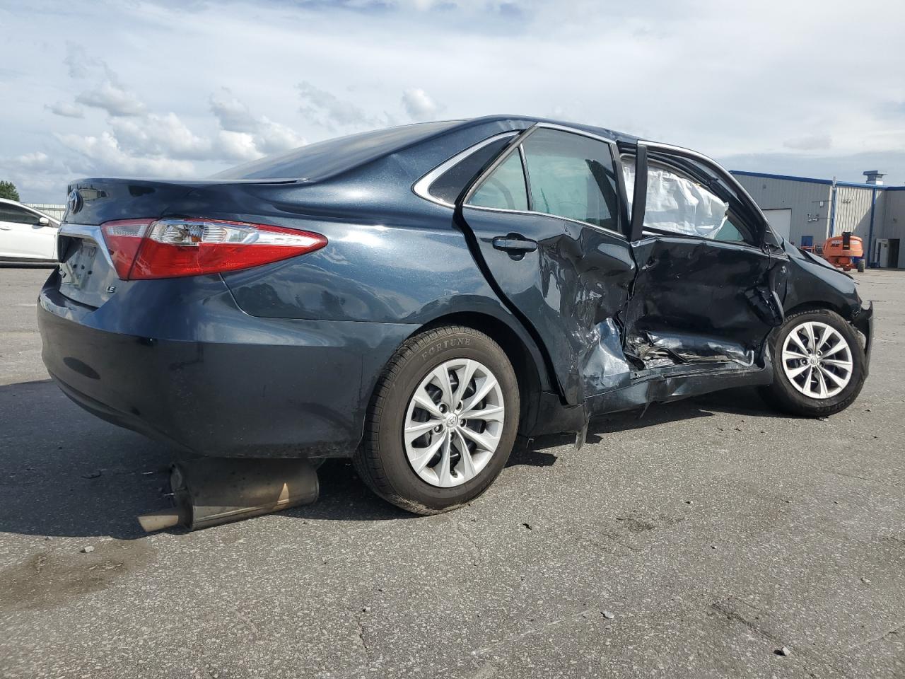 2017 TOYOTA CAMRY LE - Фото 3