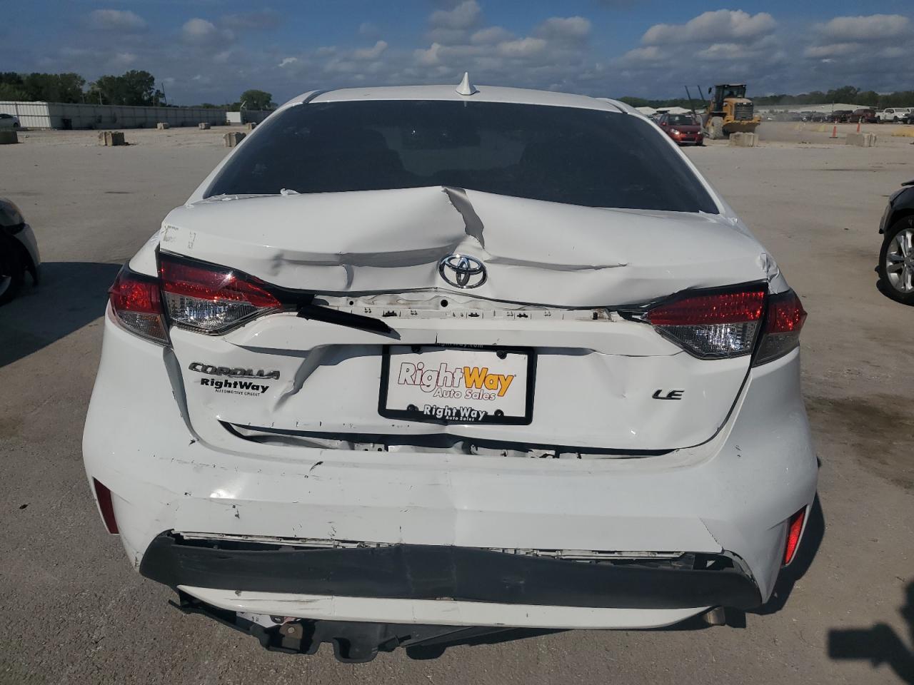 2021 TOYOTA COROLLA LE - Фото 6