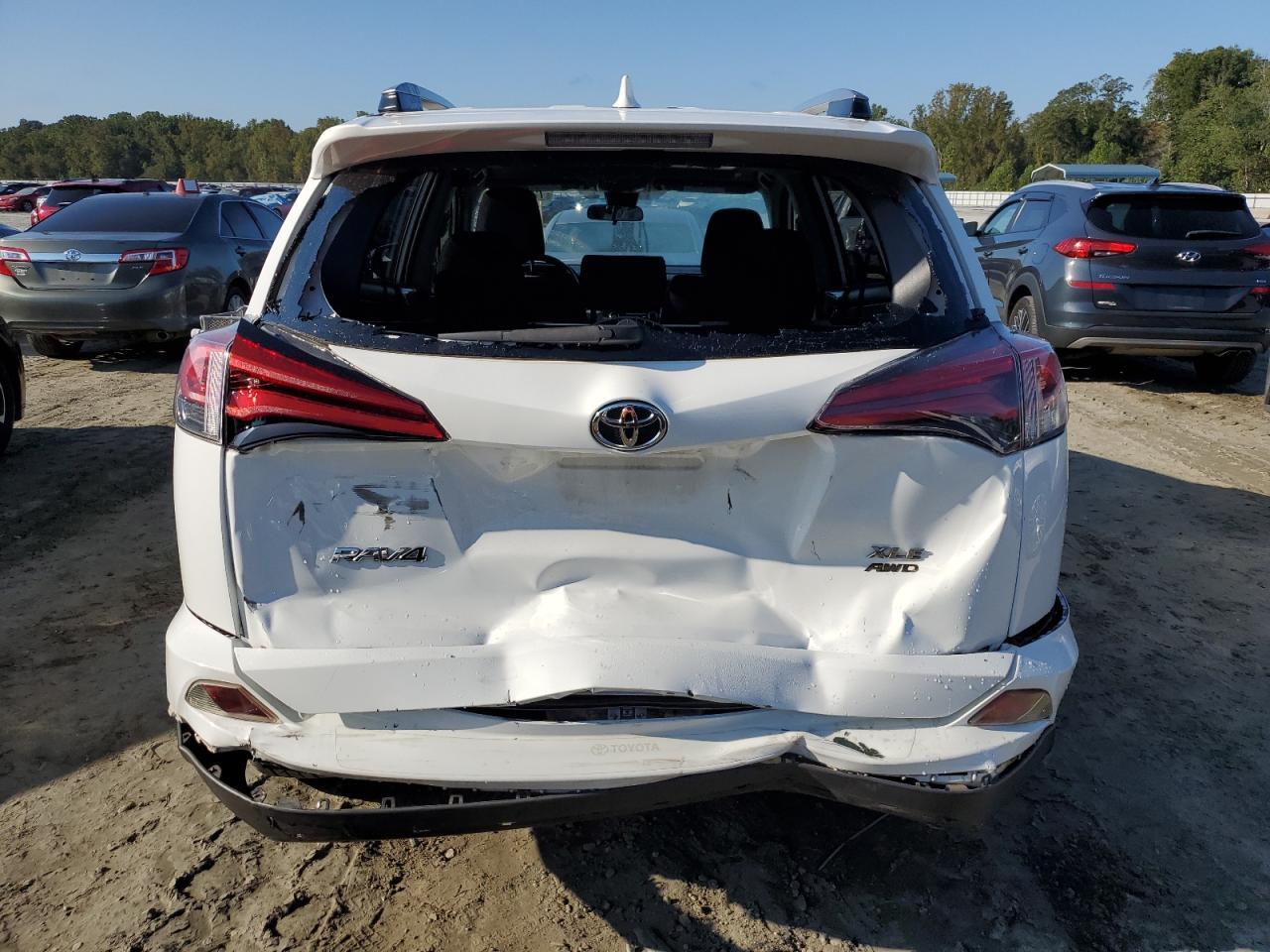2017 TOYOTA RAV4 XLE - Фото 6