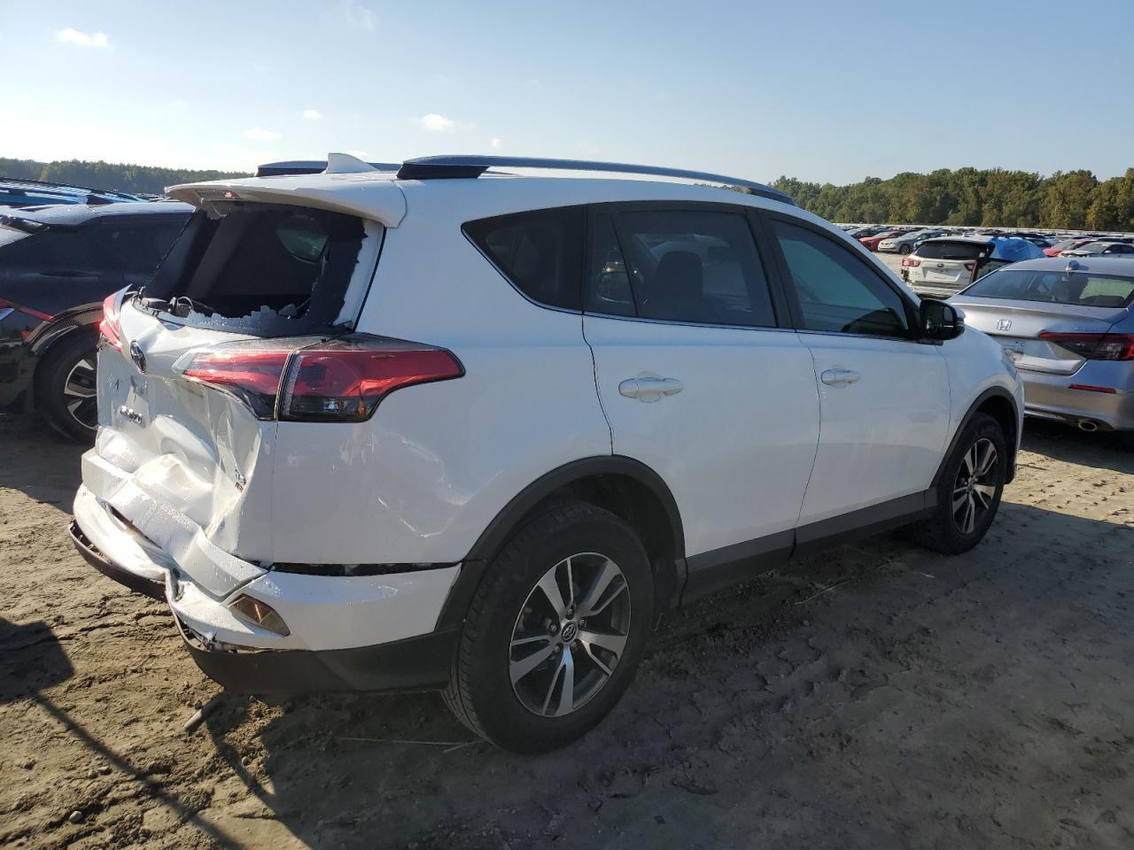 2017 TOYOTA RAV4 XLE - Фото 3