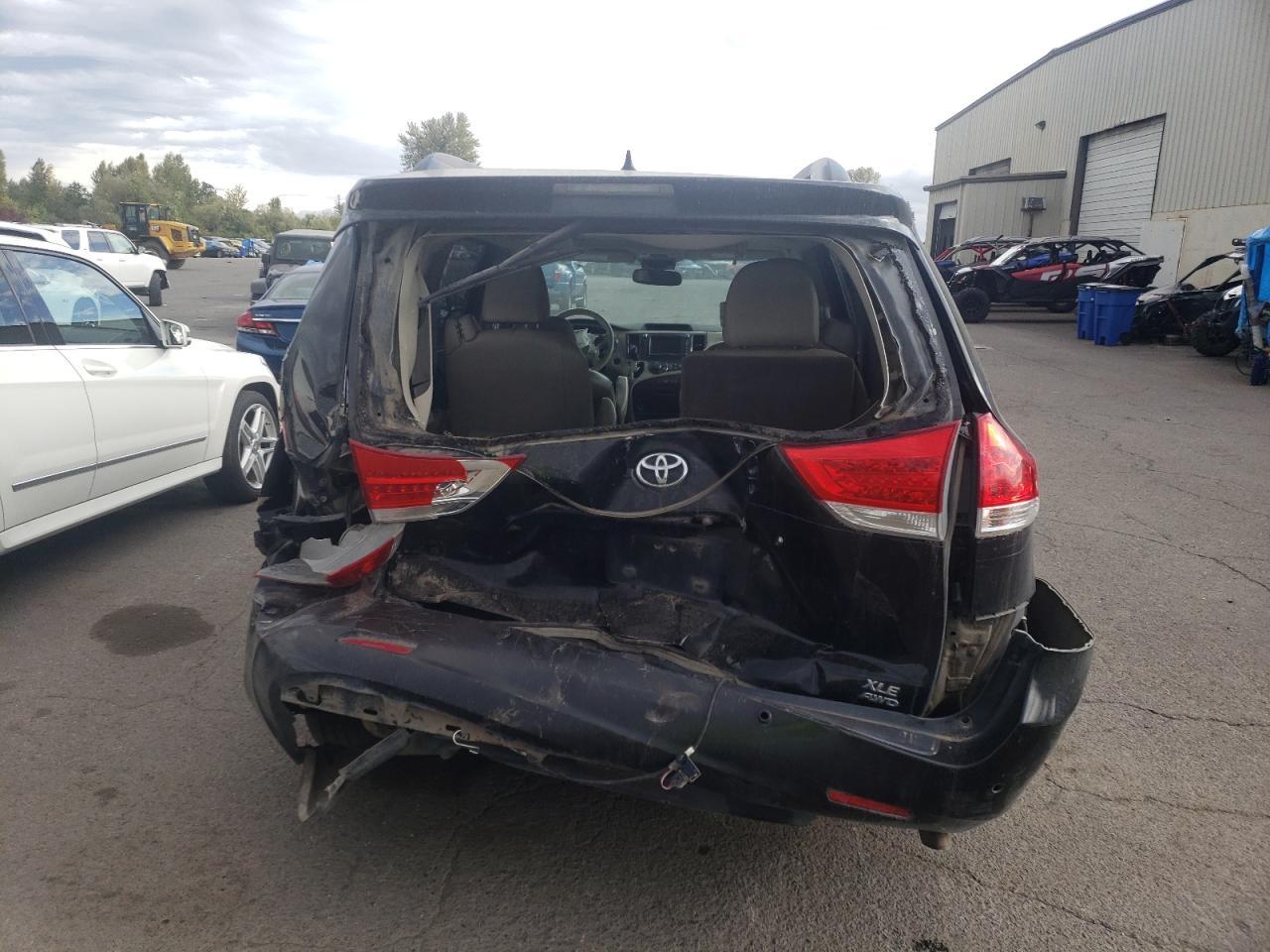 2011 TOYOTA SIENNA XLE - Фото 6