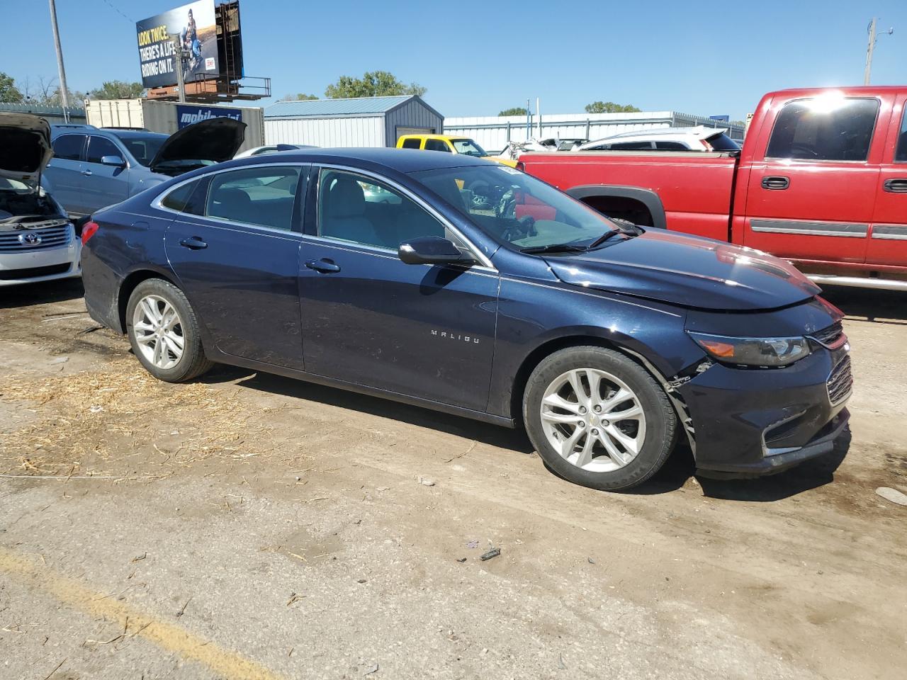 2017 CHEVROLET MALIBU LT - Image 4