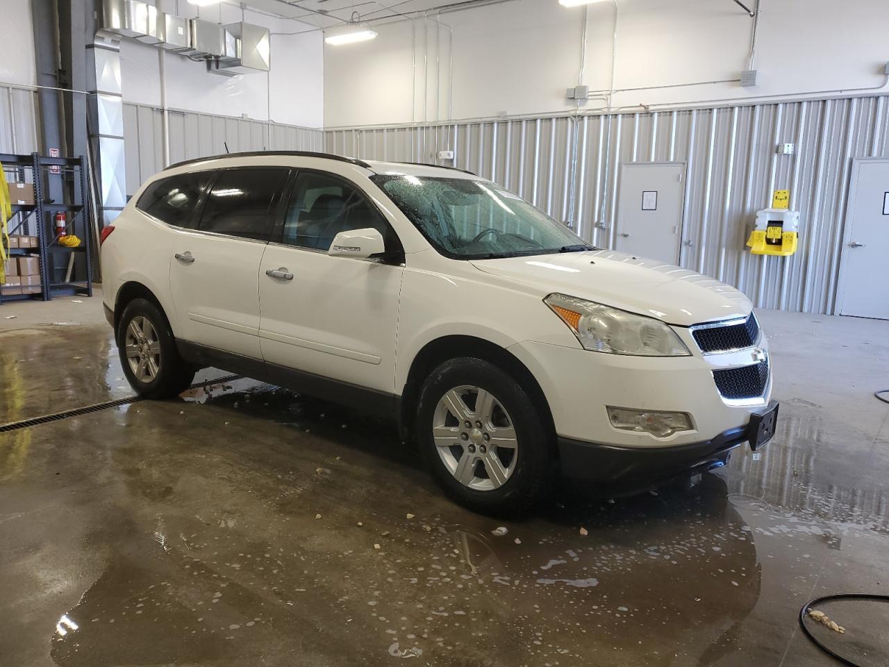 2011 CHEVROLET TRAVERSE L - Image 4