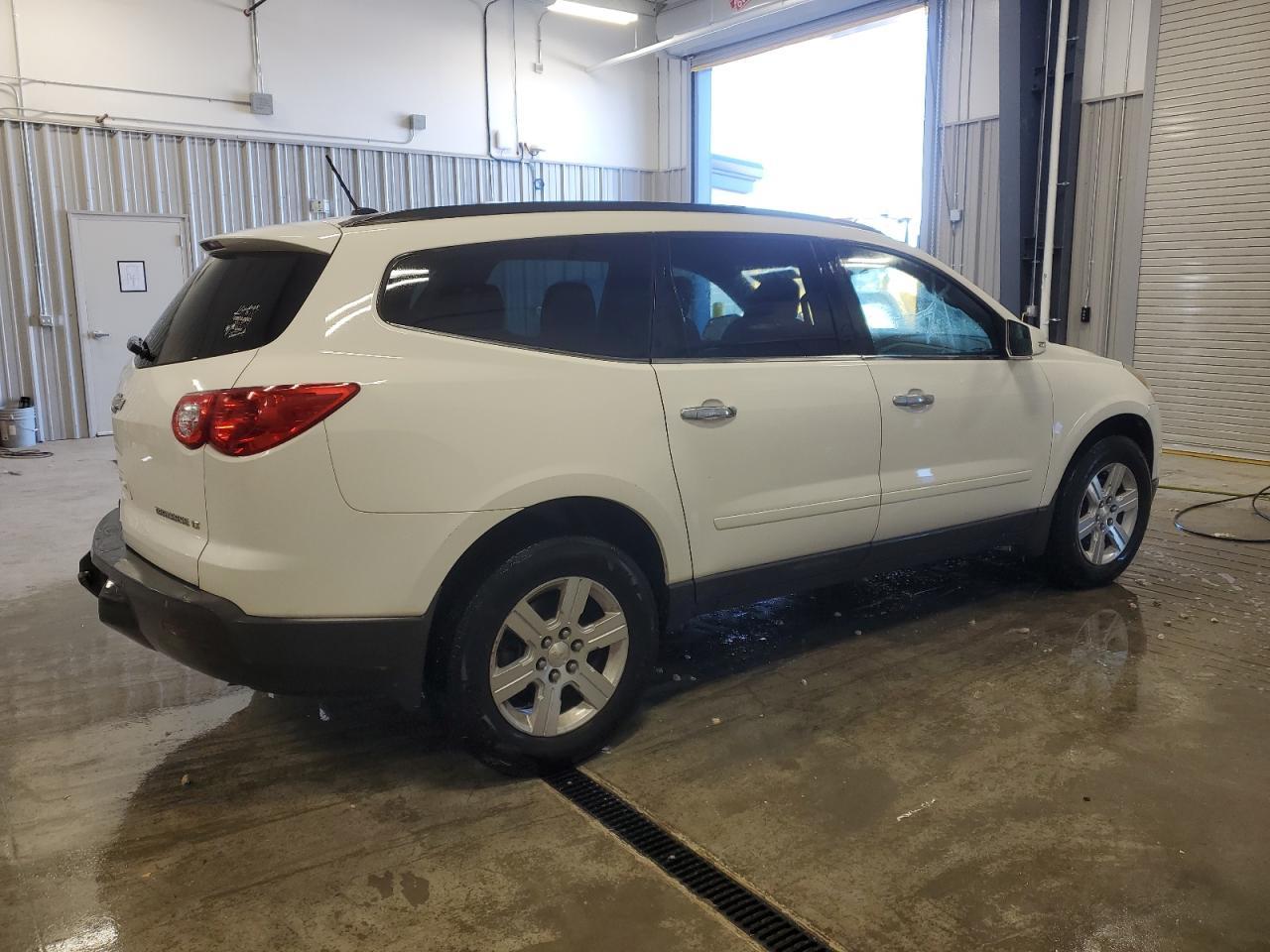 2011 CHEVROLET TRAVERSE L - Image 3