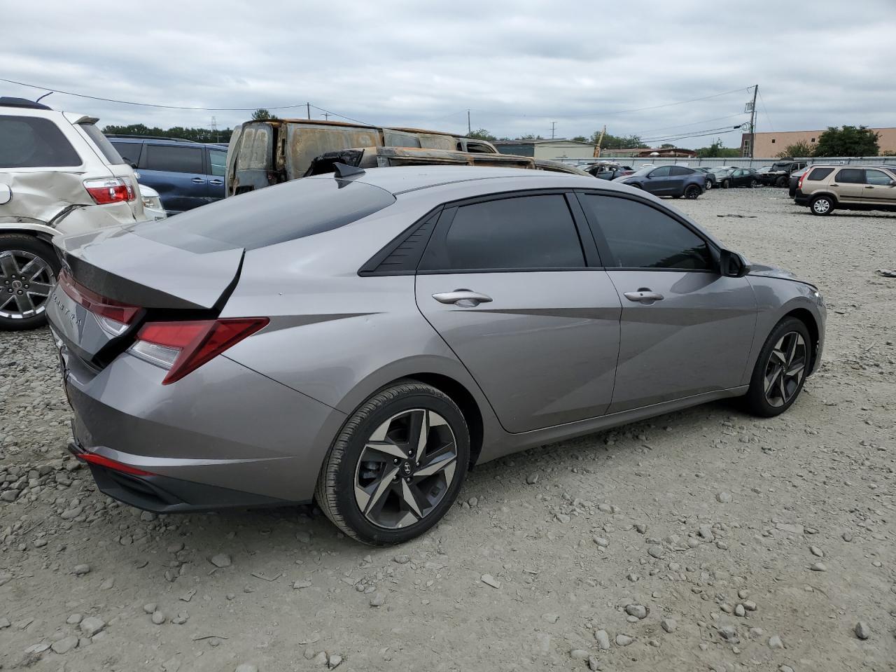 2023 HYUNDAI ELANTRA SE - Image 3