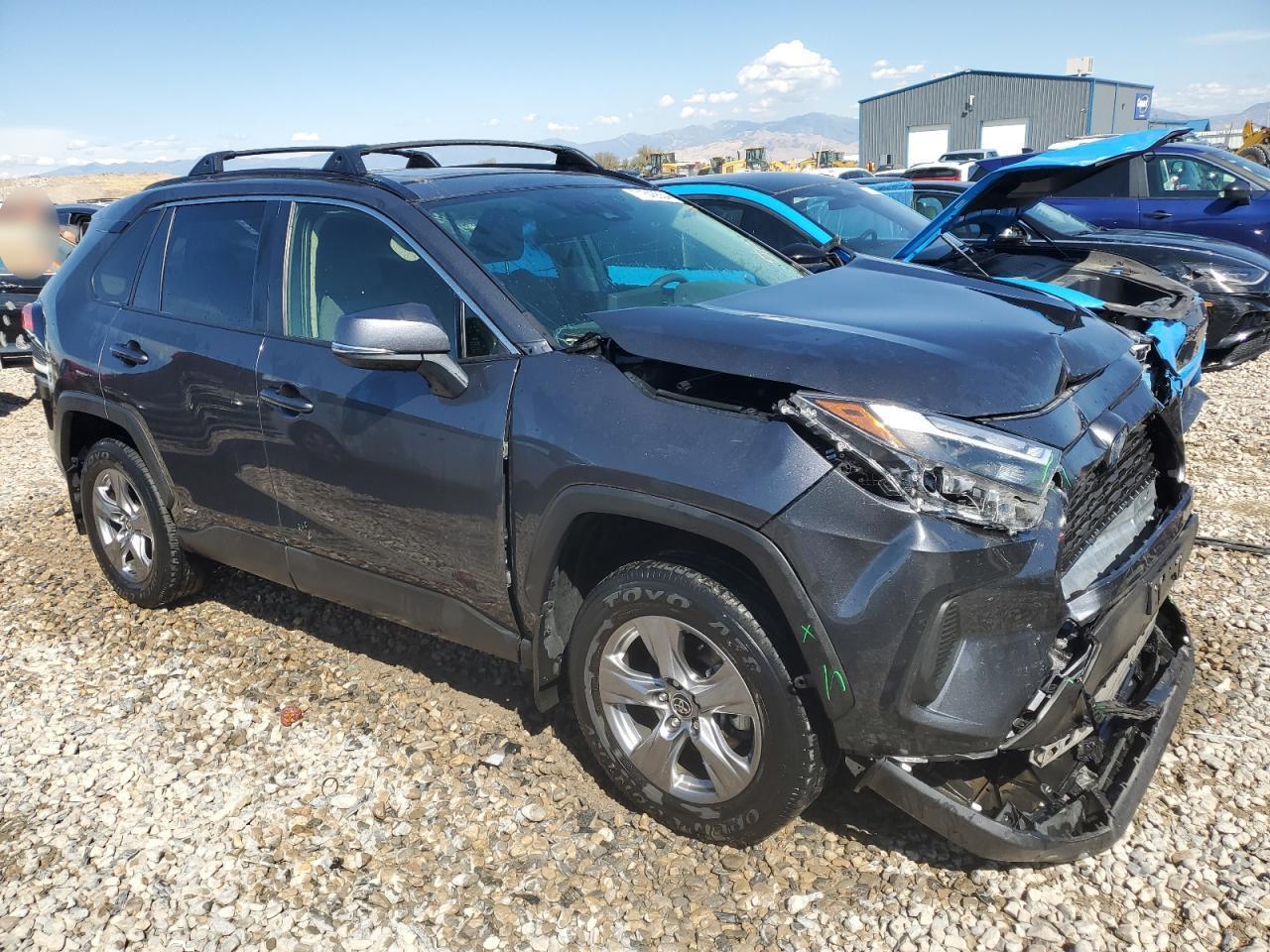 2022 TOYOTA RAV4 XLE - Фото 4