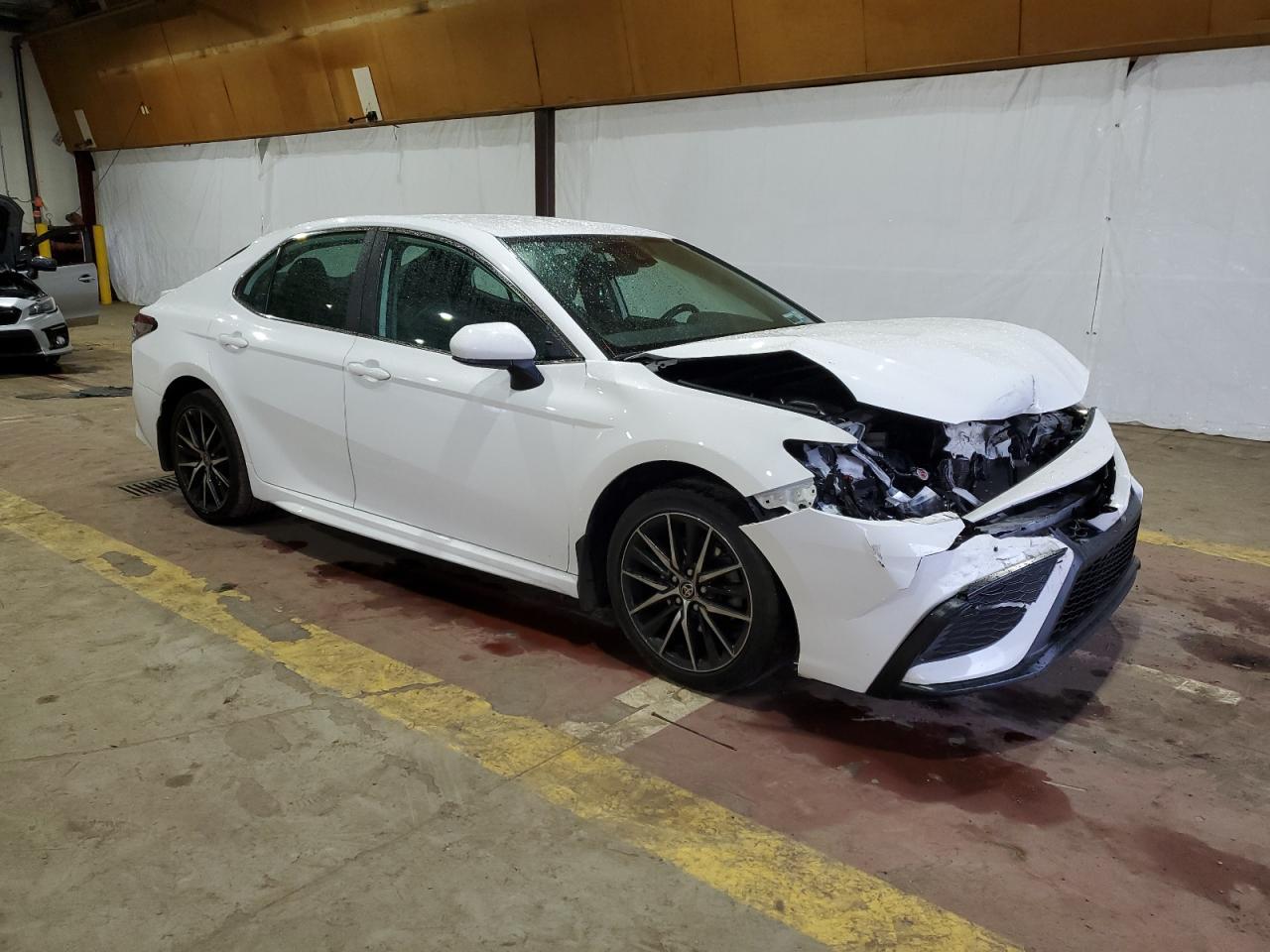 2021 TOYOTA CAMRY SE - Фото 4