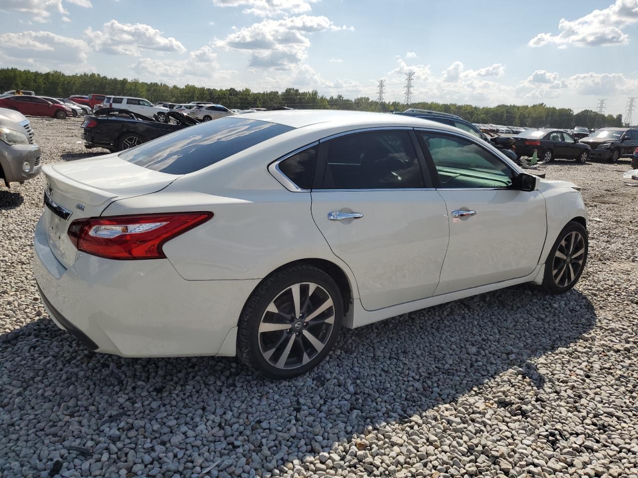 2017 NISSAN ALTIMA 2.5 - Фото 3