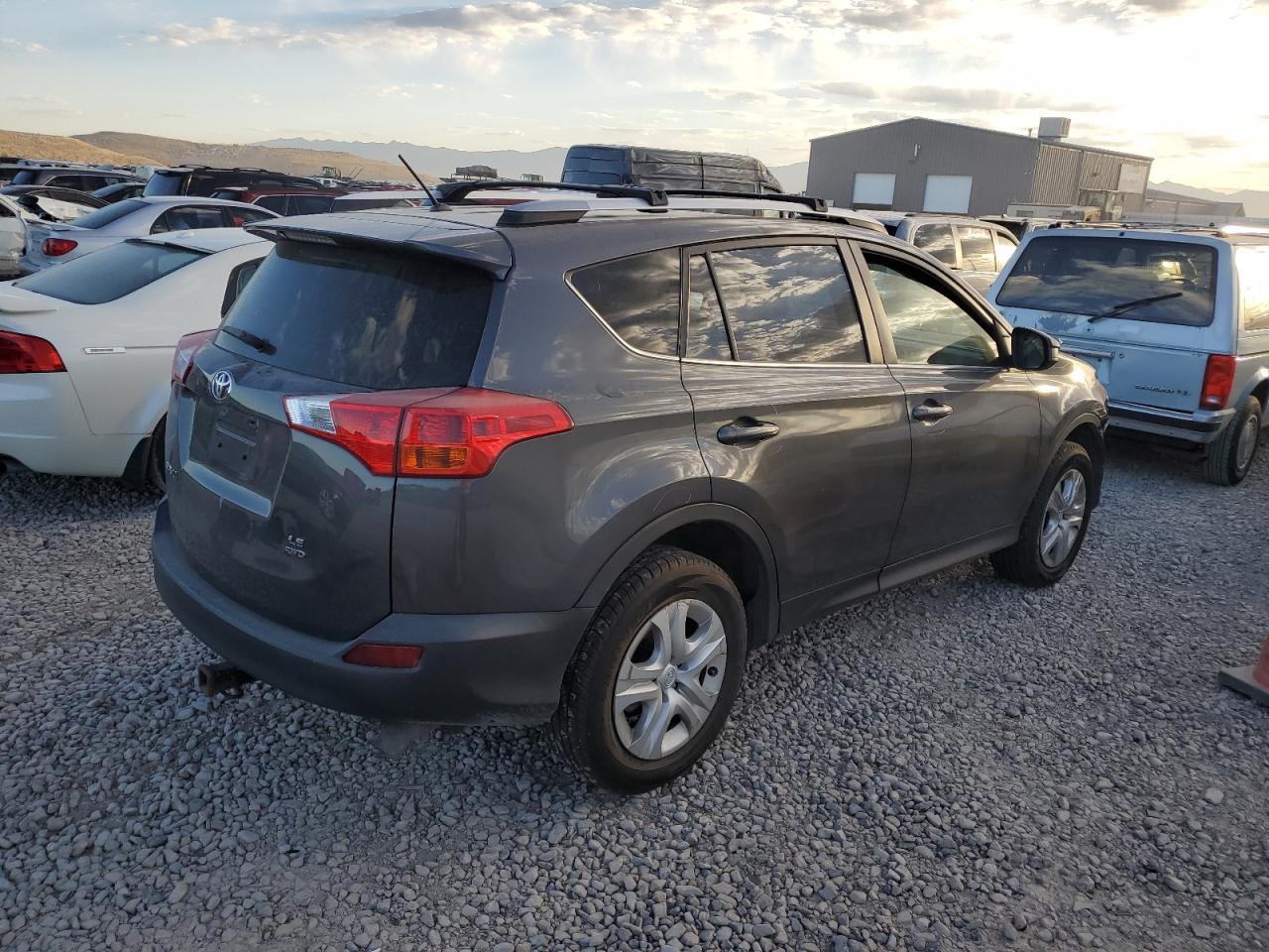 2015 TOYOTA RAV4 LE - Фото 3