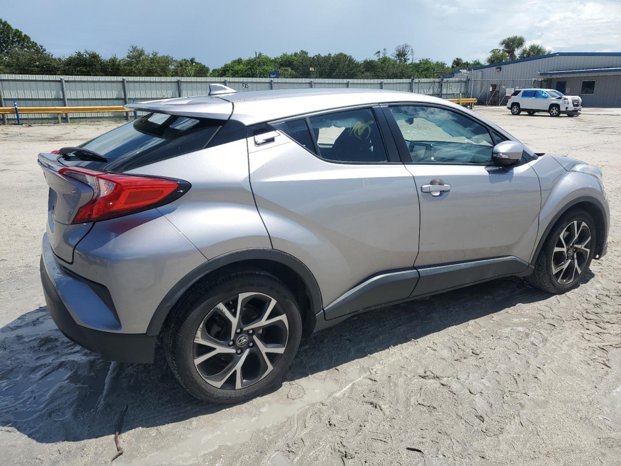 2018 TOYOTA C-HR XLE - Фото 3