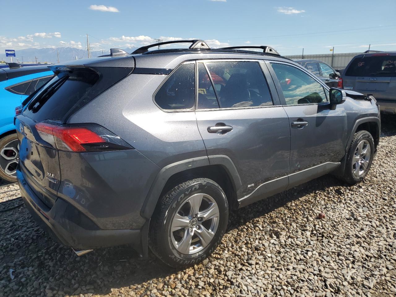 2022 TOYOTA RAV4 XLE - Фото 3