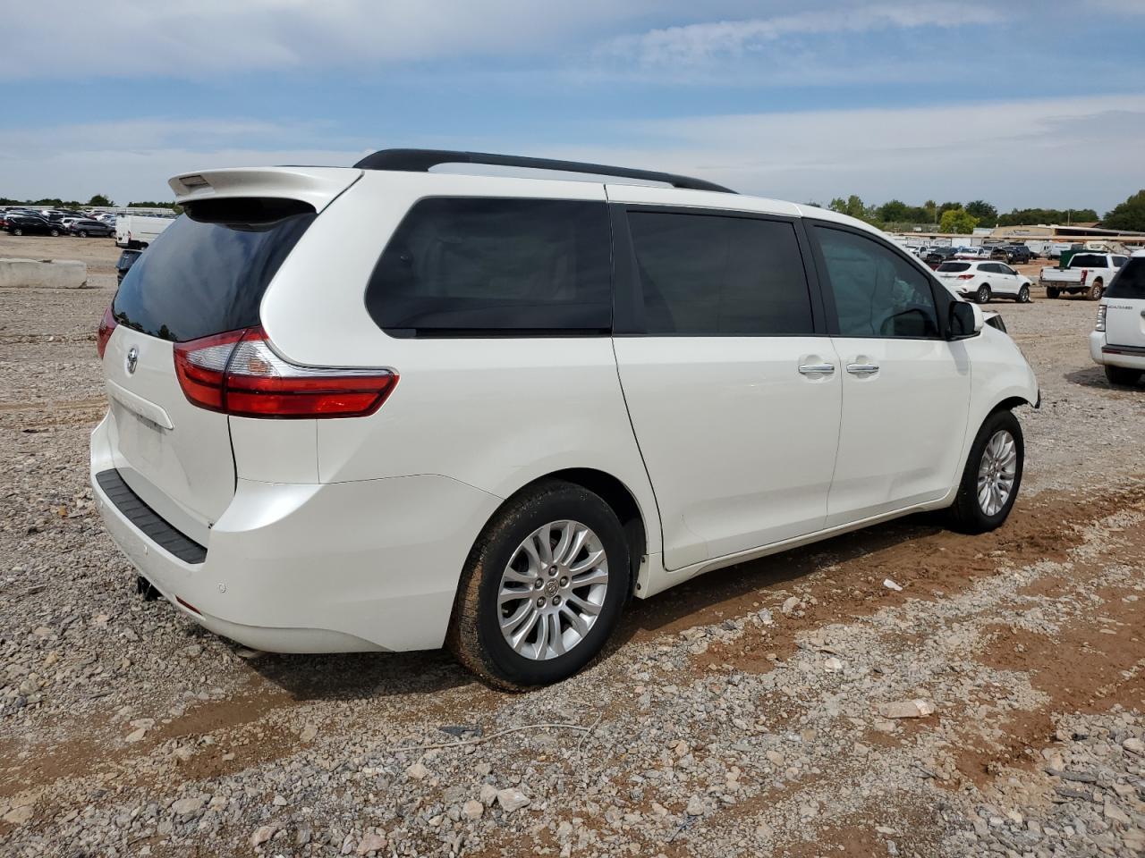 2015 TOYOTA SIENNA XLE - Фото 3
