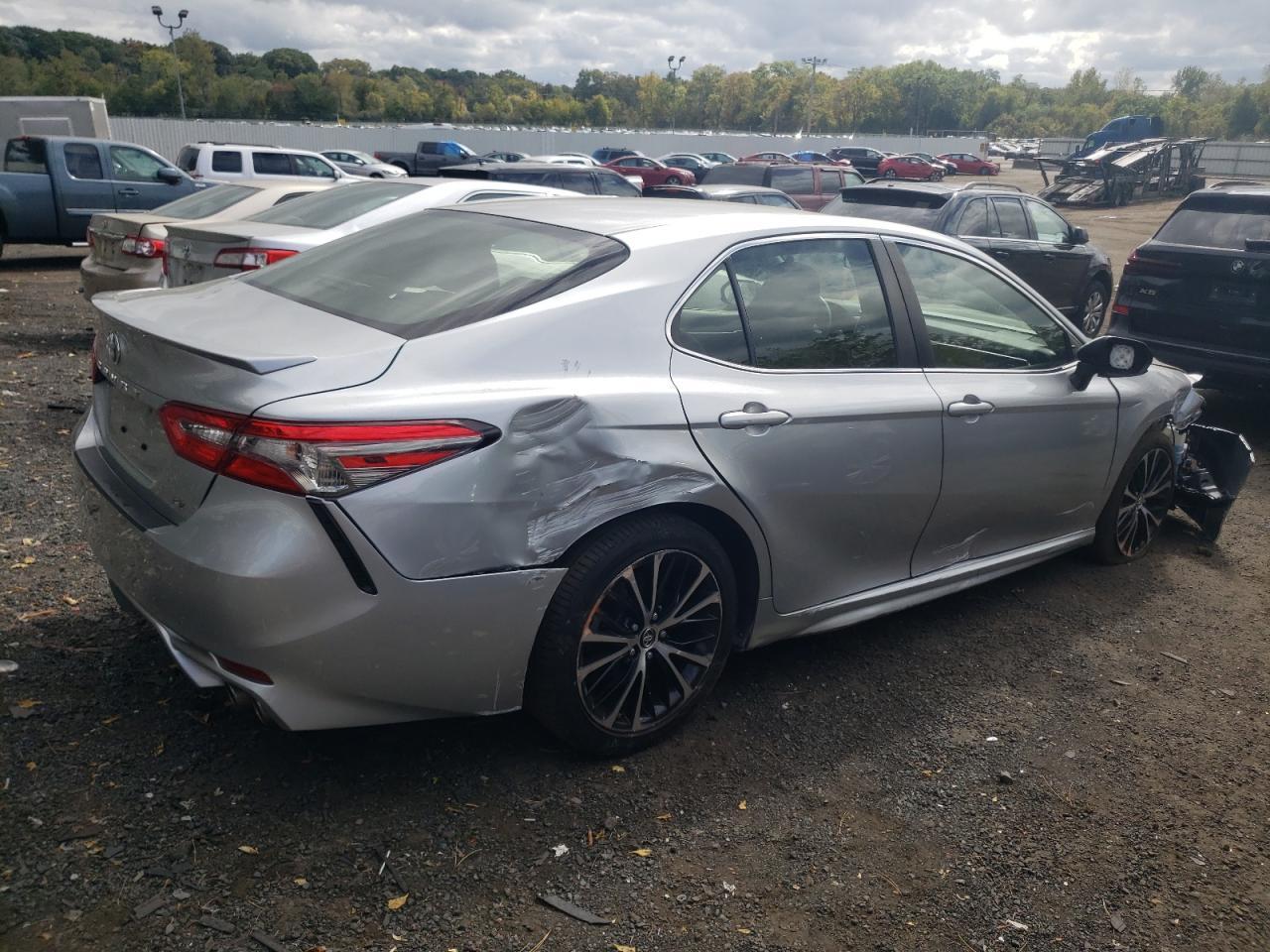 2018 TOYOTA CAMRY L - Фото 3