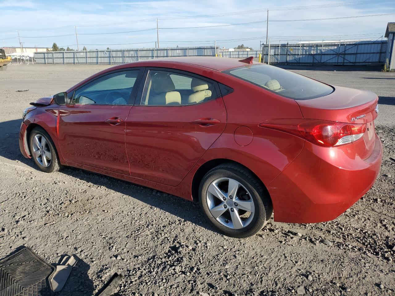 2013 HYUNDAI ELANTRA GL - Image 2