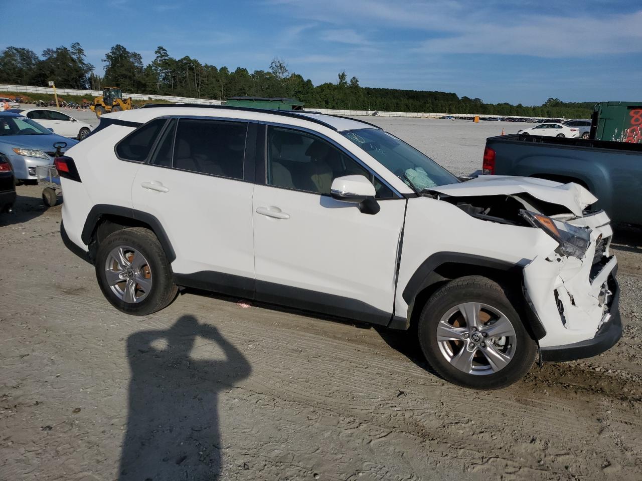 2022 TOYOTA RAV4 XLE - Image 4