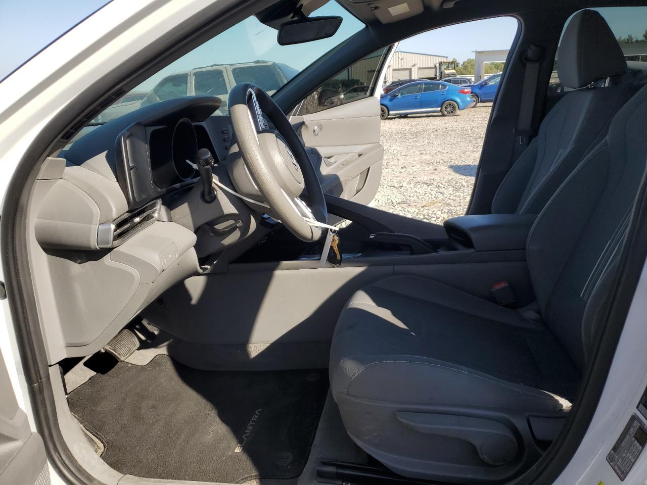 2022 HYUNDAI ELANTRA SE - Image 7