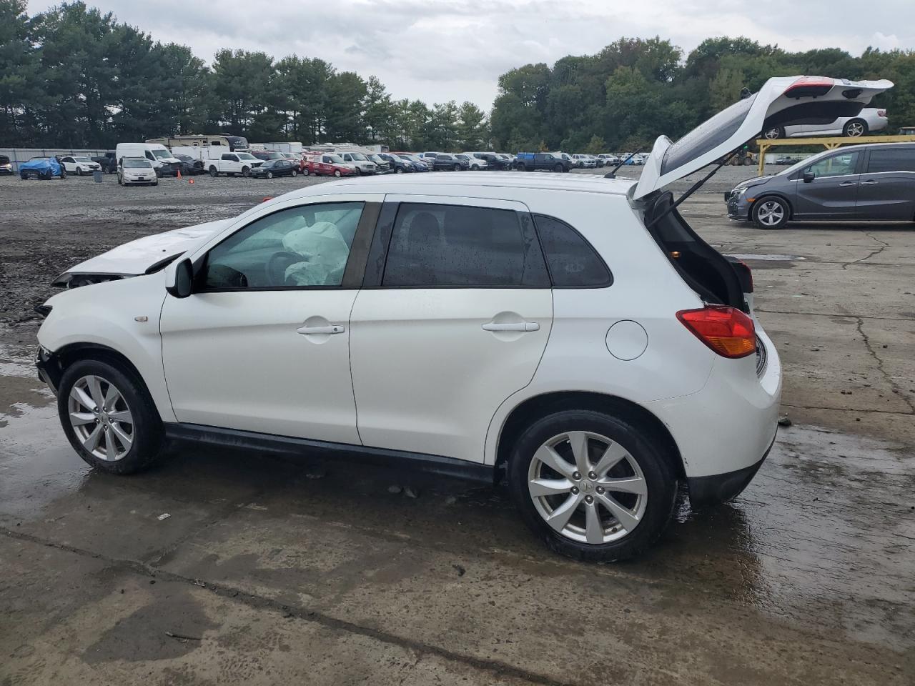 2015 MITSUBISHI OUTLANDER - Фото 2