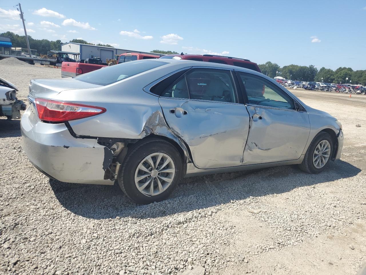 2016 TOYOTA CAMRY LE - Фото 3