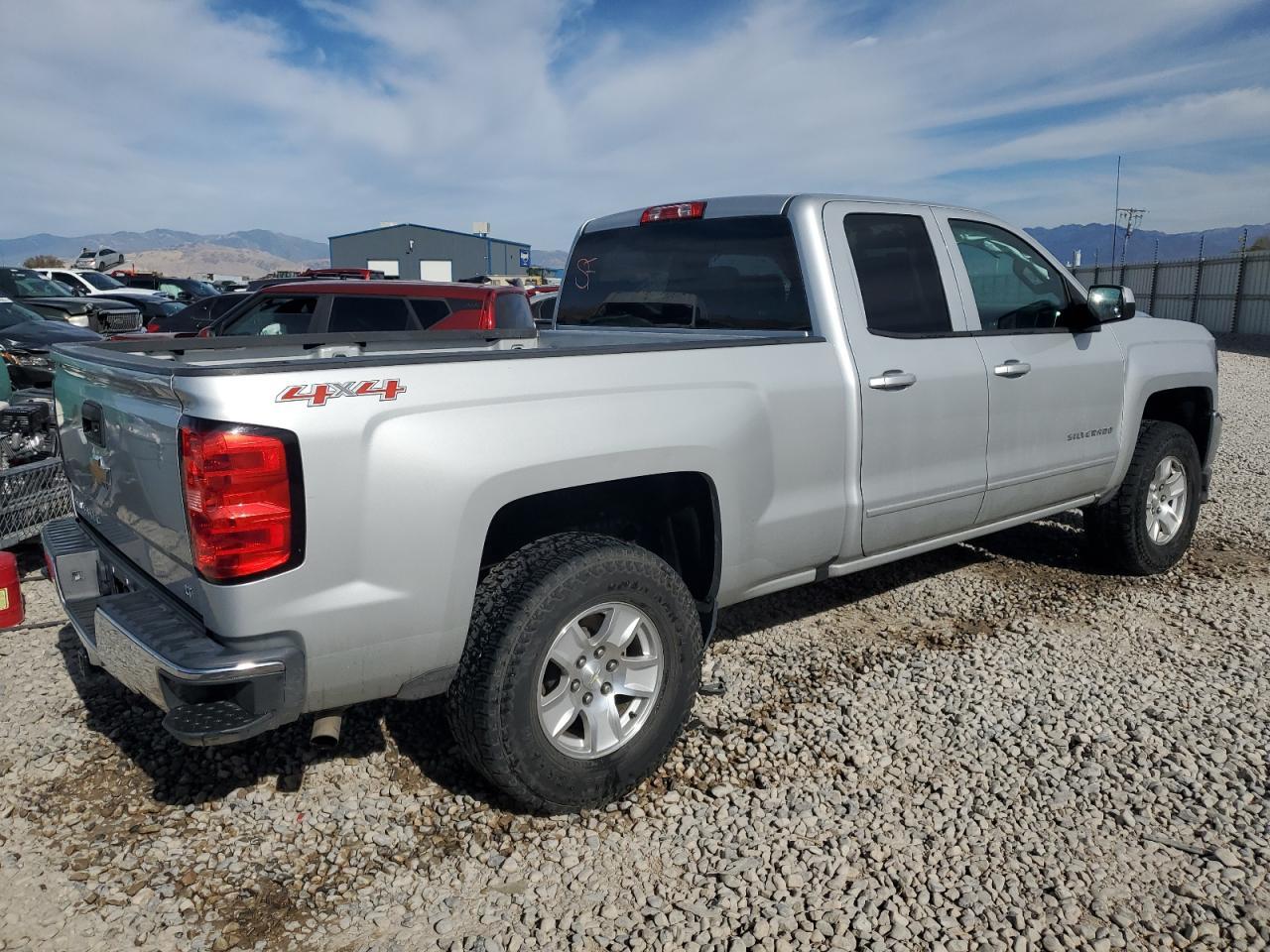 2017 CHEVROLET SILVERADO - Фото 3