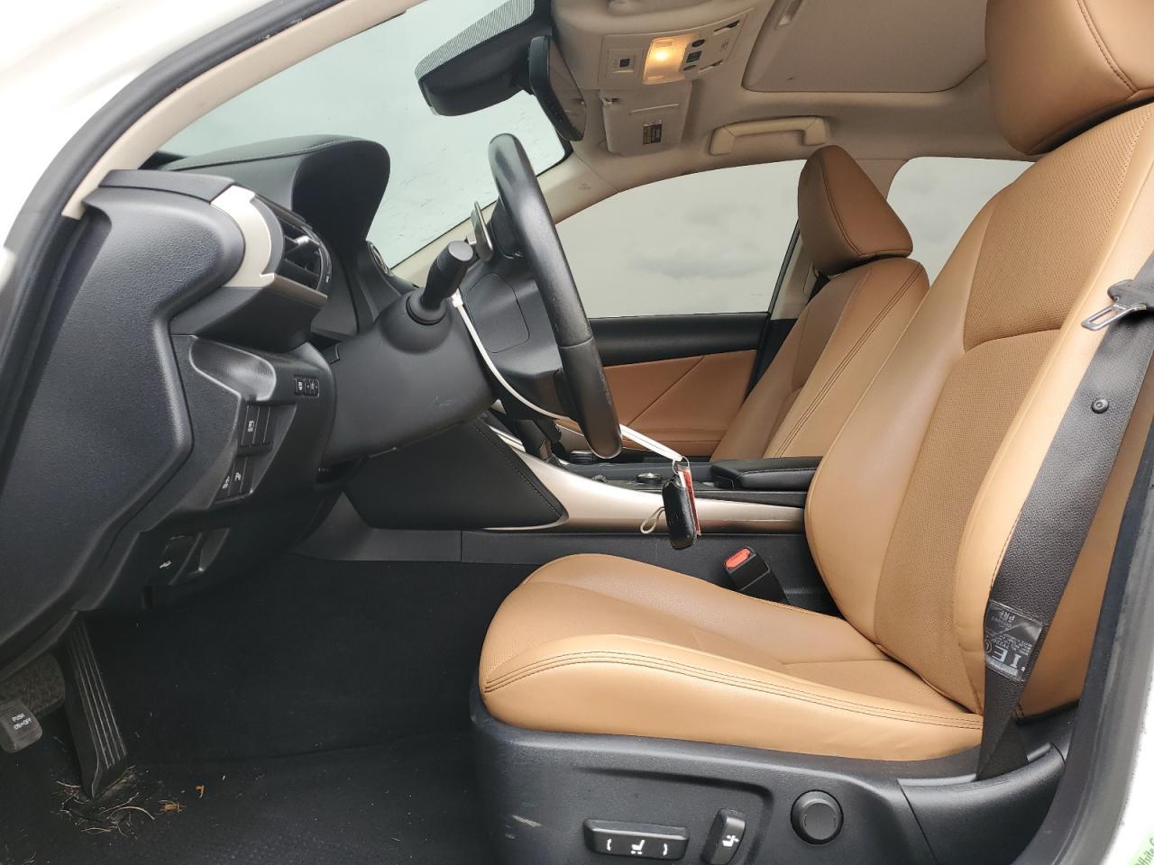 2018 LEXUS IS 300 - Image 7