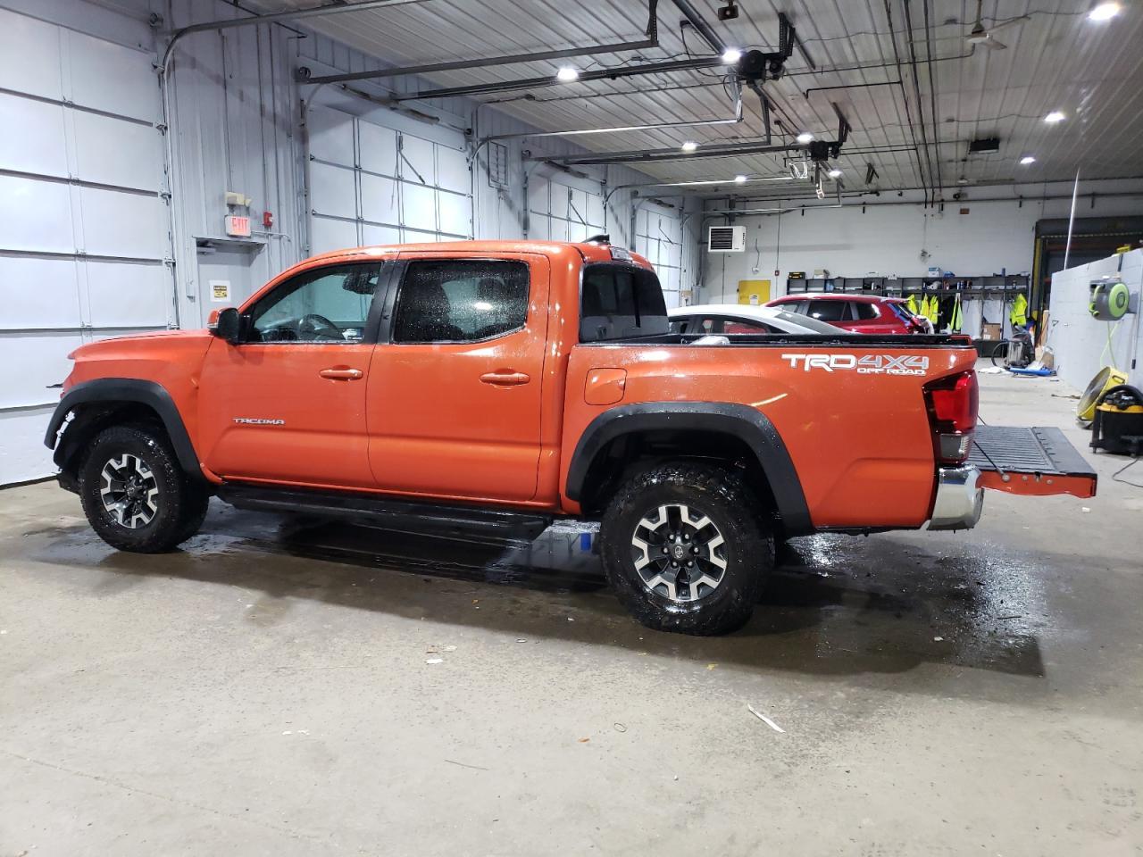 2018 TOYOTA TACOMA DOU - Фото 2