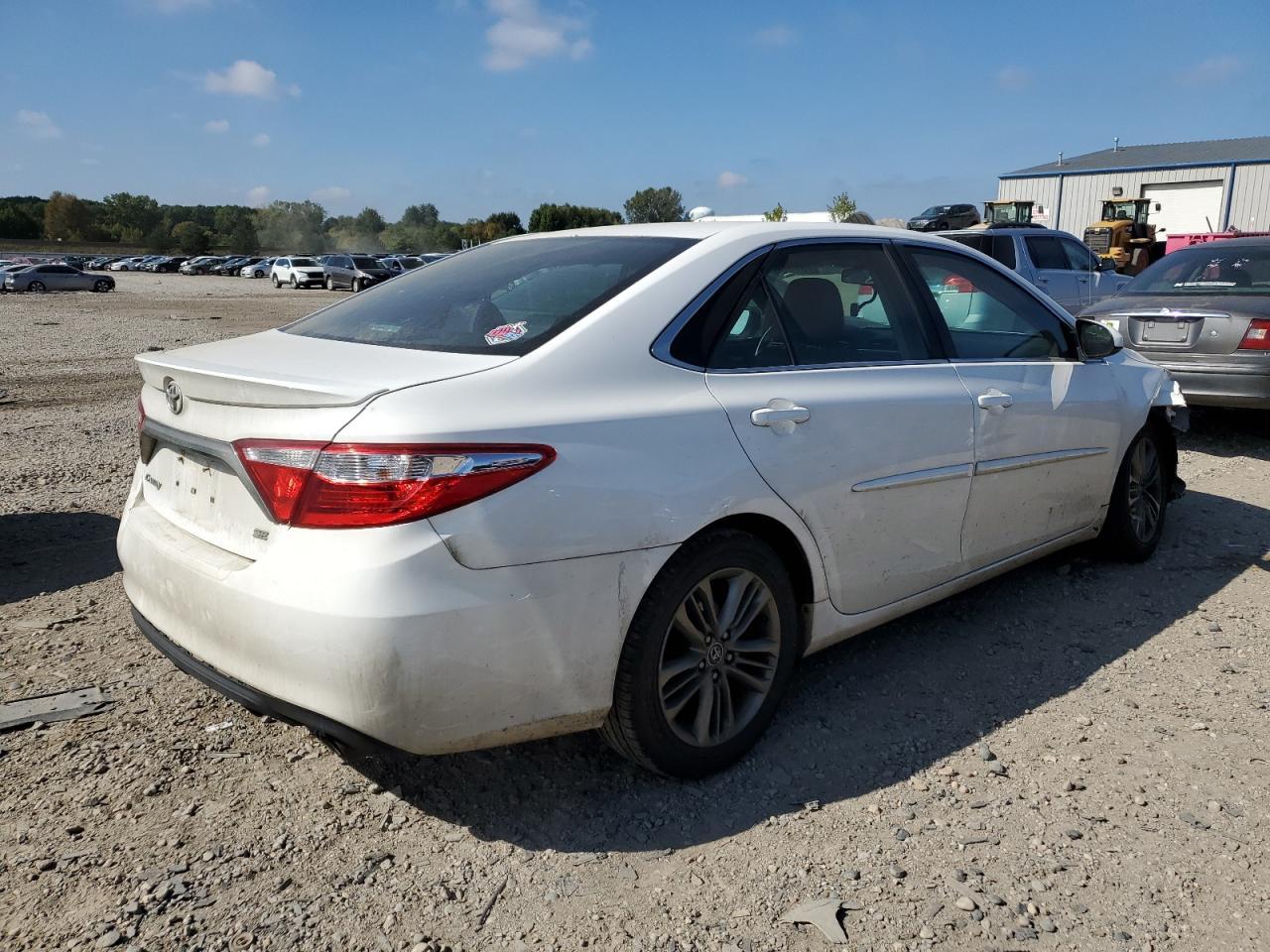 2015 TOYOTA CAMRY LE - Фото 3