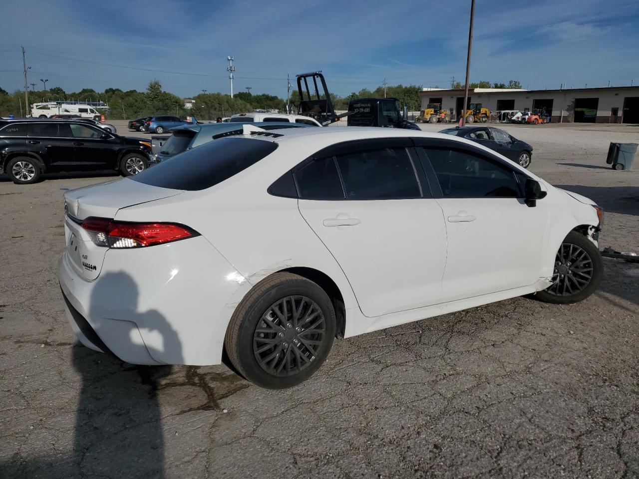 2021 TOYOTA COROLLA LE - Фото 3