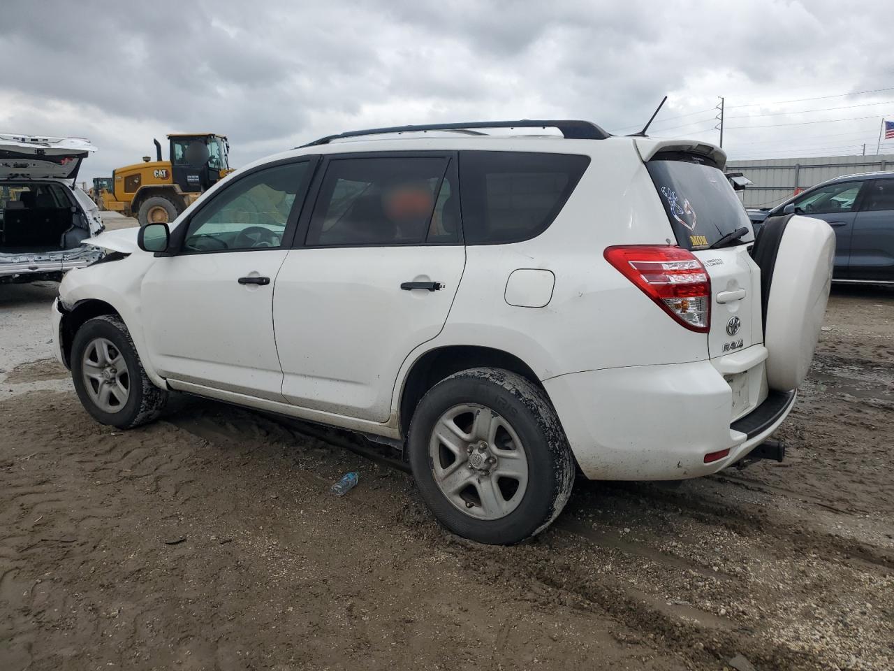 2011 TOYOTA RAV4 - Фото 2