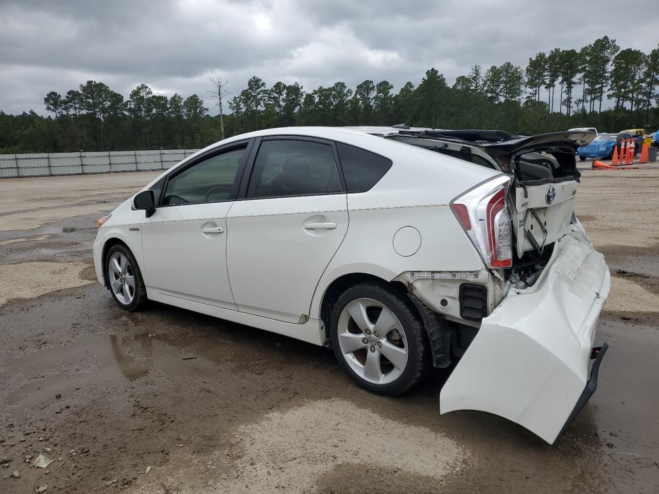2015 TOYOTA PRIUS - Image 2