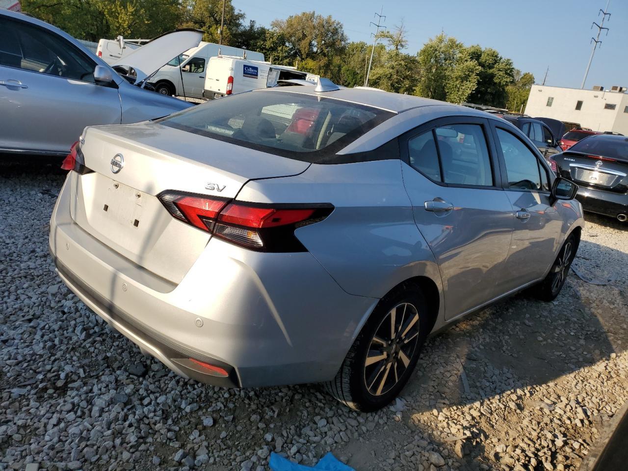 2021 NISSAN VERSA SV - Фото 3