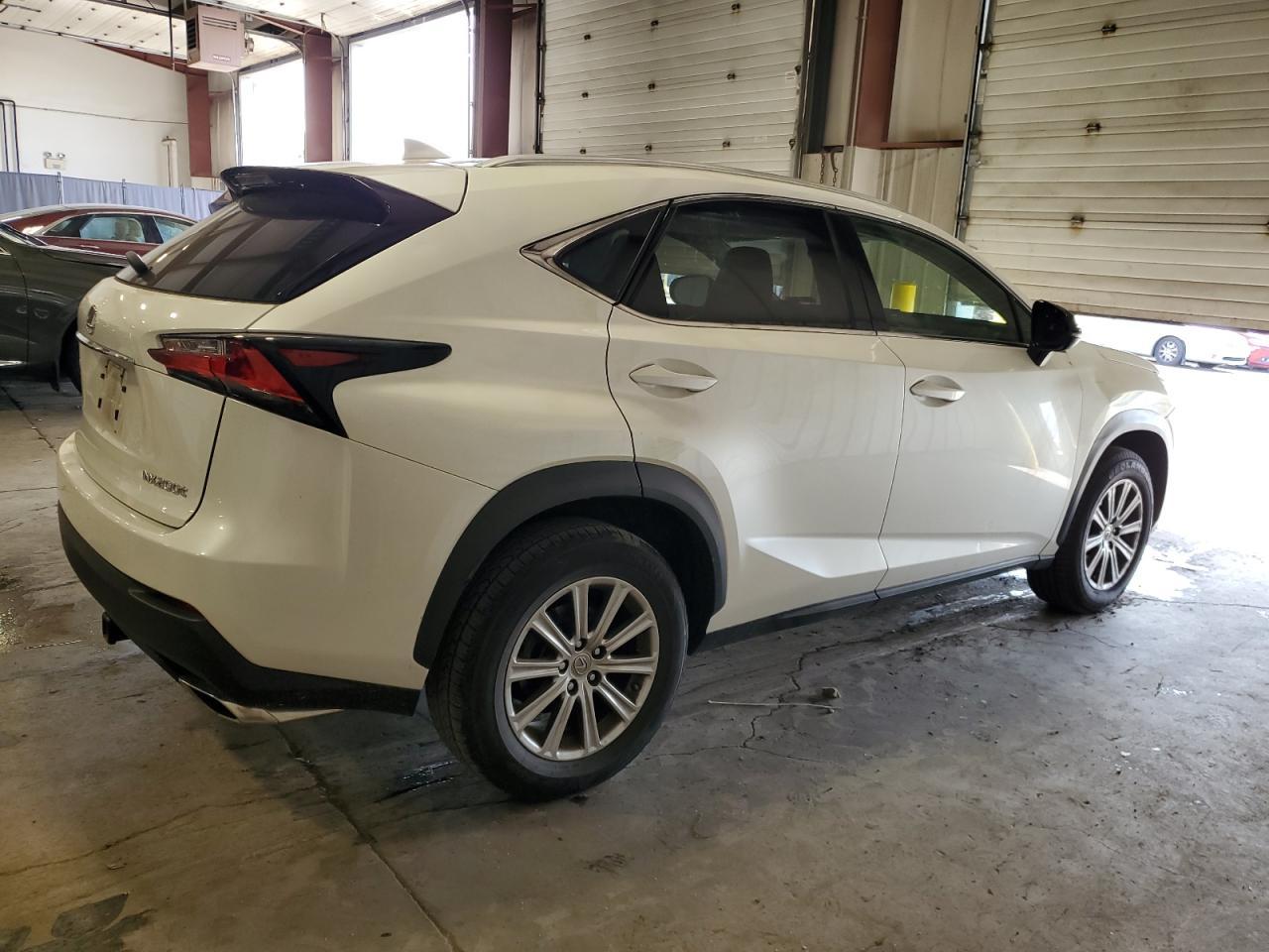 2017 LEXUS NX 200T BA - Фото 3