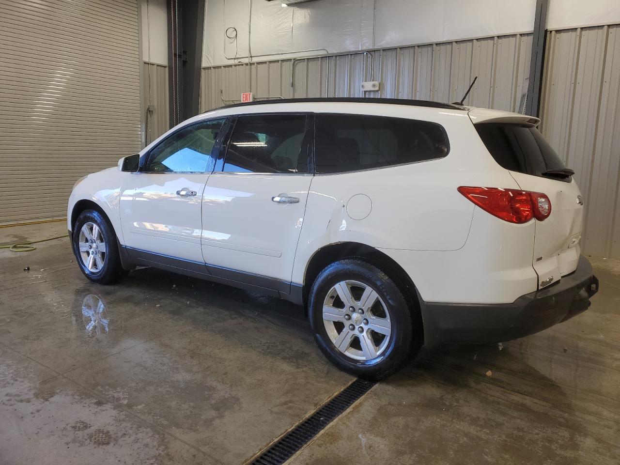 2011 CHEVROLET TRAVERSE L - Image 2