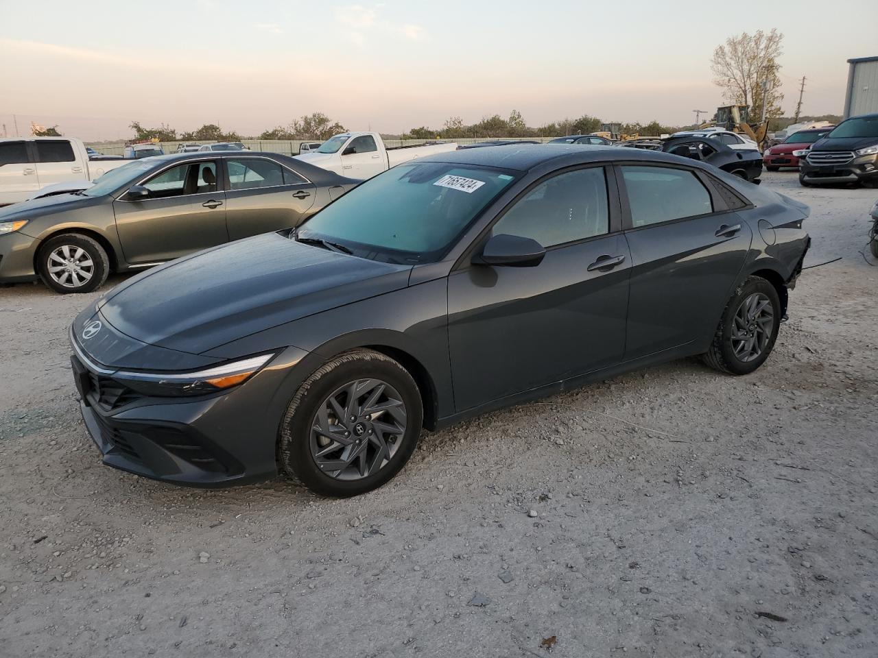 2024 HYUNDAI ELANTRA SE