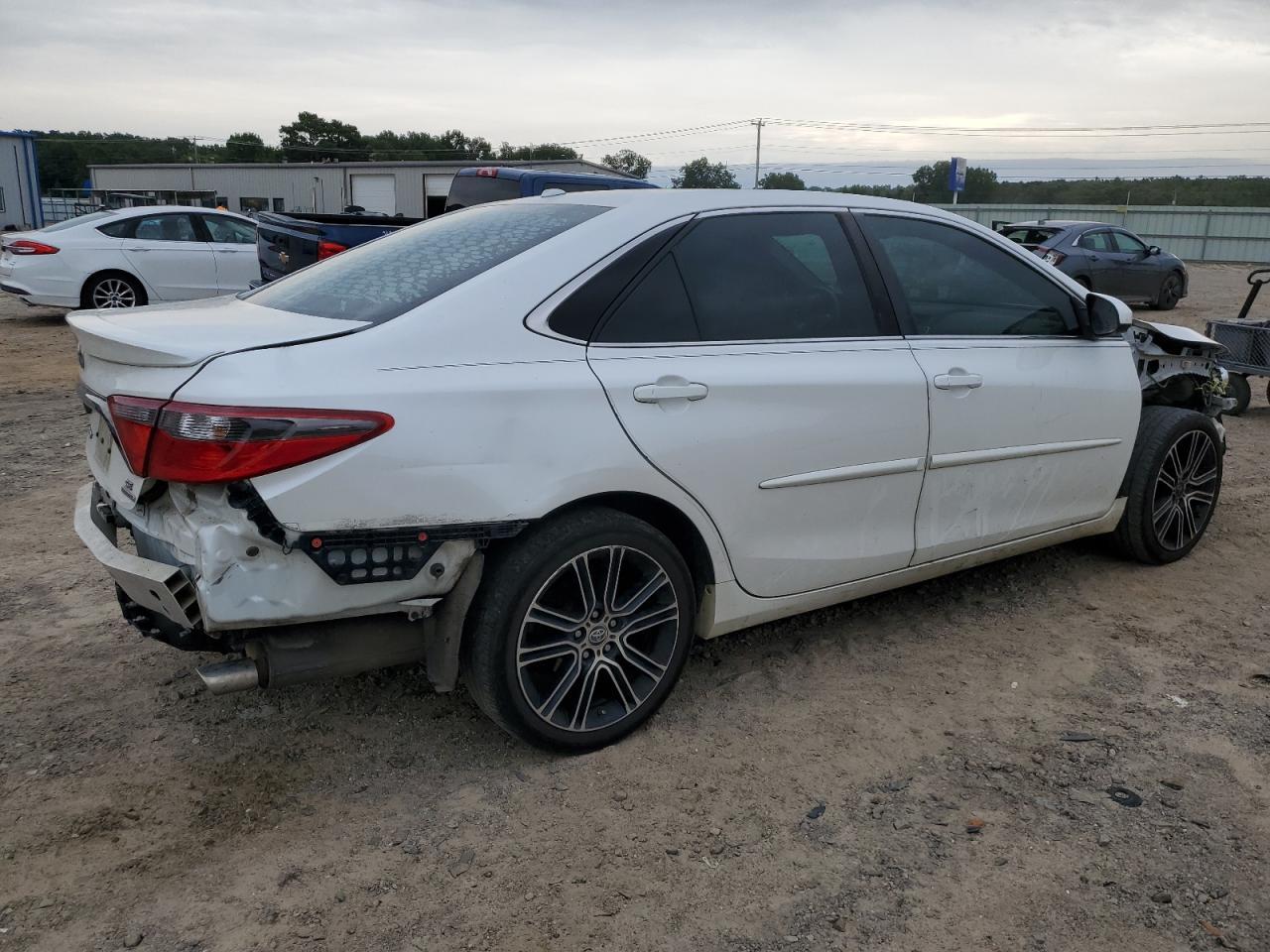 2016 TOYOTA CAMRY LE - Image 3