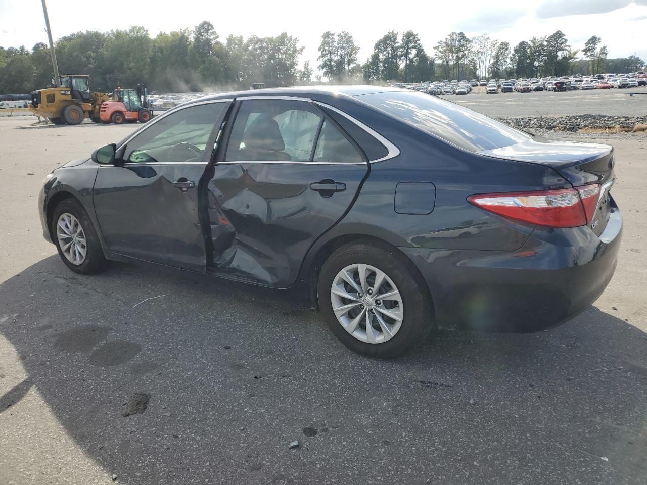 2017 TOYOTA CAMRY LE - Фото 2