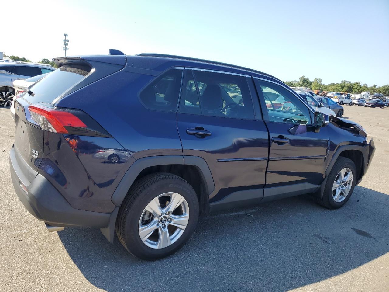 2020 TOYOTA RAV4 XLE - Фото 3