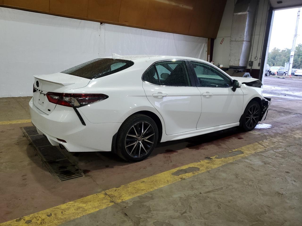 2021 TOYOTA CAMRY SE - Фото 3